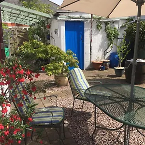Cheerful 4-bedroom Detached Family Home, Quiet Area Cardiff