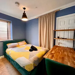 Stylish Nr Centre W/ Parking Nearby Cardiff