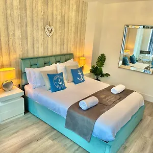 Coastal Vibes - Stunning With King Size Bed And Free Parking - Location And Close To , Bournemouth United Kingdom