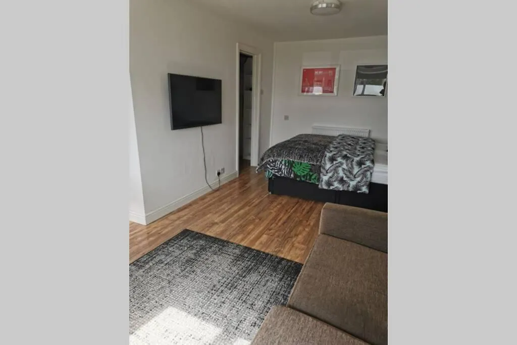 Stylish Studio Bungalow, Close To Cardiff Centre 0*,  Reino Unido